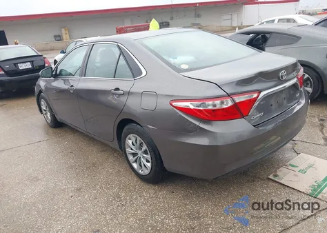 2015 Toyota Camry Le z USA, uszkodzony, nr VIN 4T1BF1FK4FU035403